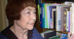 Marie-Claire Bancquart, çağdaş Fransız edebiyatının şiir, deneme, roman ve edebiyat eleştirisi alanlarında üretim gerçekleştiren çok yönlü isimlerinden biridir. Şair kimliğiyle daha geniş bir tanınırlığa sahip olan Bancquart, aynı zamanda akademik çalışmalarıyla da Fransız edebiyat araştırmalarına önemli katkılar sağlamıştır.