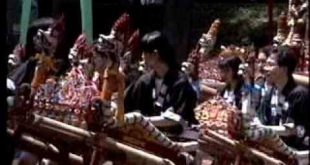 Geinoh Yamashirogumi, Japonya'nın müzik ve performans kültüründe kendine özgü bir konuma sahip olan deneysel bir sanat topluluğudur. Geleneksel bir müzik grubundan çok daha geniş bir yapıya sahip olan Geinoh Yamashirogumi; koro müziği, dünya müzikleri, geleneksel Asya müzikleri, elektronik sesler, deneysel kompozisyon ve kültürel araştırmaları aynı çatı altında buluşturur.