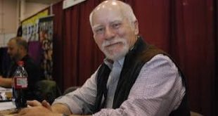 Chris Claremont, özellikle Marvel Comics'in efsanevi X-Men serisinin gelişiminde oynadığı rolle çizgi roman tarihinin en etkili yazarlarından biri kabul edilir. Uzun yıllar boyunca X-Men karakterlerini yazan Claremont, mutantları yalnızca süper güçlere sahip kahramanlar olarak ele almak yerine; kimlik, dışlanma, ayrımcılık, aidiyet, aile, özgürlük ve toplumsal önyargılar gibi konular üzerinden işledi.