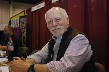 Chris Claremont, özellikle Marvel Comics'in efsanevi X-Men serisinin gelişiminde oynadığı rolle çizgi roman tarihinin en etkili yazarlarından biri kabul edilir. Uzun yıllar boyunca X-Men karakterlerini yazan Claremont, mutantları yalnızca süper güçlere sahip kahramanlar olarak ele almak yerine; kimlik, dışlanma, ayrımcılık, aidiyet, aile, özgürlük ve toplumsal önyargılar gibi konular üzerinden işledi.