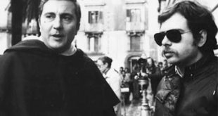 Salvatore Samperi, özellikle 1960'ların sonlarından 1980'lere kadar uzanan dönemde İtalyan sinemasında kendine özgü bir yer edinen yönetmen, senarist ve yapımcıdır. Toplumsal tabuları, cinsellik, aile ilişkileri, gençlik, sınıf farklılıkları ve geleneksel ahlak anlayışı gibi konuları tartışmalı ve provokatif bir üslupla beyaz perdeye taşıyan Samperi, İtalyan sinemasının en dikkat çekici yönetmenlerinden biri olarak kabul edilir.