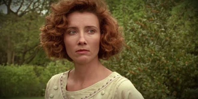 Emma Thompson, İngiliz sinemasının en saygın oyuncularından biri olmasının yanı sıra senarist, yazar ve aktivist kimliğiyle de öne çıkan çok yönlü bir sanatçıdır. Mizah duygusunu güçlü dramatik performanslarla birleştirebilen Thompson, özellikle edebiyat uyarlamalarındaki başarılı oyunculuğu, dönem filmlerindeki etkileyici karakter yorumları ve senaryo yazarlığındaki yeteneğiyle dünya çapında tanınmıştır.