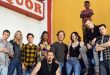 Utanmaz, orijinal adıyla Shameless, 9 Ocak 2011 tarihinde Showtime ekranlarında yayınlanmaya başlayan Amerikan yapımı komedi-drama dizisidir. İlk bakışta dağınık bir ailenin günlük yaşamını anlatan eğlenceli bir yapım gibi görünse de dizi, ilerleyen bölümlerinde aile ilişkileri, ekonomik eşitsizlik, yoksulluk, bağımlılık, gençlik, aşk, sorumluluk ve bireysel özgürlük gibi çok daha geniş konuları ele alır.
