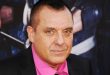 Amerikan sinemasının özellikle 1990'lı ve 2000'li yıllardaki önemli karakter oyuncularından biri olan Tom Sizemore, sert görünümlü karakterleri, suç filmlerindeki rolleri ve savaş sinemasındaki performanslarıyla tanınan Amerikalı aktördür.