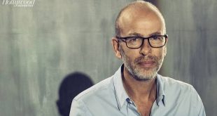 Sinema dünyasında yönetmenler ve oyuncular kadar görünür olmasalar da başarılı filmlerin ortaya çıkmasında yapımcıların rolü son derece büyüktür. Eric Fellner, bu açıdan modern İngiliz sinemasının en etkili yapımcılarından biri olarak öne çıkar.