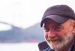 Mahmut Benek, Türk sinemasında özellikle Derviş Zaim imzalı Tabutta Rövaşata filmiyle tanınan oyuncu ve sanatçılardan biridir. Hakkında günümüzde oldukça sınırlı biyografik bilgi bulunması nedeniyle, Mahmut Benek'in yaşam öyküsünü bütün ayrıntılarıyla ortaya koymak kolay değildir. Buna rağmen 1990'lı yılların bağımsız Türk sineması açısından önemli bir yapımında yer alması, onun adını sinema tarihinin belirli bir dönemine bağlamaktadır.