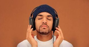 Craig David, modern İngiliz pop ve R&B müziğinin en başarılı isimlerinden biri olarak kabul edilen şarkıcı, söz yazarı, yapımcı ve müzisyendir. Kendine özgü vokal tekniği, duygusal şarkı sözleri, UK garage, R&B, pop ve soul türlerini harmanlayan müzikal tarzı sayesinde 2000'li yılların başında uluslararası bir yıldız hâline gelmiştir.