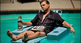 Bir Zamanlar Hollywood'da (Once Upon a Time... in Hollywood), Quentin Tarantino'nun senaryosunu yazdığı ve yönettiği, 2019 yılında vizyona giren, Hollywood tarihine nostaljik ve alternatif bir bakış sunan dikkat çekici bir dönem filmidir. Başrollerini Leonardo DiCaprio, Brad Pitt ve Margot Robbie'nin paylaştığı yapım; 1960'ların sonundaki Los Angeles atmosferini, değişen sinema sektörünü, yıldız kültürünü ve Hollywood'un dönüşüm sancılarını merkezine alır.