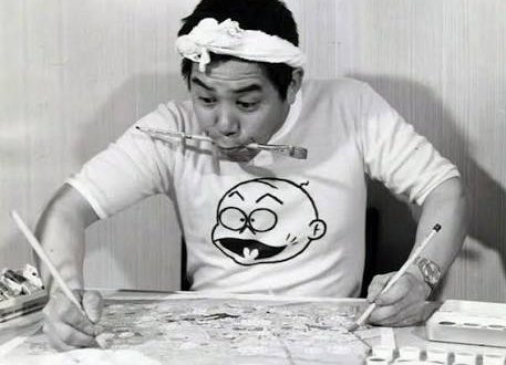 Fujio Akatsuka, Japon manga tarihinin mizah alanında iz bırakan en önemli sanatçılarından biridir. Özellikle Osomatsu-kun, Tensai Bakabon, Himitsu no Akko-chan ve Mōretsu Atarō gibi eserleriyle tanınan Akatsuka, Japonya'da gag manga türünün gelişmesinde öncü bir rol üstlenmiştir. Absürt olaylar, sıra dışı karakterler, fiziksel komedi ve gündelik hayatın tuhaflıklarını bir araya getiren anlatımı sayesinde uzun yıllar boyunca geniş bir okuyucu kitlesine ulaşmıştır.
