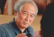 Tadashi Suzuki, modern Japon tiyatrosunun uluslararası ölçekte tanınmasını sağlayan en önemli yönetmen, tiyatro kuramcıları ve oyuncu eğitmenlerinden biridir. 1939'da Japonya'da dünyaya gelen Suzuki, özellikle oyuncunun bedenini, nefesini, sesini ve sahneyle kurduğu fiziksel ilişkiyi merkeze alan Suzuki Metodu ile tanınır.