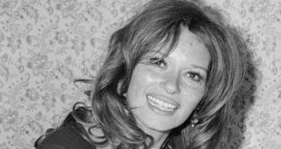 Lea Massari, İtalyan sinemasının özellikle 1960'lar ve 1970'lerde öne çıkan, güçlü oyunculuğu ve kendine özgü ekran duruşuyla Avrupa sinemasında iz bırakan önemli aktrislerinden biridir. Zarif görünümüyle dönemin yıldız sisteminin dikkat çeken isimlerinden biri haline gelen Massari, kariyerini yalnızca İtalyan yapımlarıyla sınırlamamış; Fransız sineması ve uluslararası ortak yapımlarda da önemli roller üstlenmiştir.