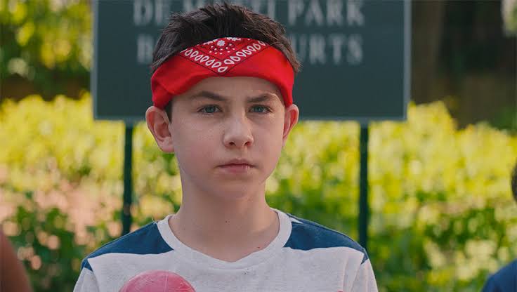 Owen Vaccaro, özellikle çocuk ve genç oyuncuların öne çıktığı fantastik sinema dünyasında adını duyuran Amerikalı oyunculardan biridir. Küçük yaşta kamera karşısına geçen Vaccaro, doğal oyunculuğu, sempatik ekran enerjisi ve farklı türlerdeki rollere uyum sağlayabilmesiyle dikkat çekmiştir. Kariyerinin önemli dönüm noktalarından biri ise 2018 yapımı Eski Evdeki Büyülü Saat (The House with a Clock in Its Walls) filminde canlandırdığı Lewis Barnavelt karakteridir. Jack Black ve Cate Blanchett gibi deneyimli oyuncularla aynı projede yer alması, genç oyuncunun uluslararası ölçekte tanınmasına önemli katkı sağlamıştır.