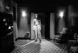 David Lynch’in ilk uzun metrajlı filmi Eraserhead, 1977 yılında izleyiciyle buluştuğunda alışılmış sinema anlatılarının oldukça dışında duran, karanlık ve deneysel bir yapıyla dikkat çekti. Aradan geçen yıllar içinde film, yalnızca Lynch sinemasının başlangıç noktalarından biri olarak değil, aynı zamanda Amerikan bağımsız sinemasının en etkileyici kült yapımlarından biri olarak değerlendirildi. Eraserhead, kolay açıklanan bir hikâye anlatmak yerine seyircisini huzursuz edici bir atmosferin içine çeken, görüntüleri ve sesleriyle anlam üreten sıra dışı bir film.