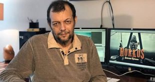 Türk sinema ve televizyon dünyasının farklı türlerde üretim yapan yönetmenlerinden Kudret Sabancı, özellikle 1990'ların sonlarından itibaren dikkat çeken çalışmalarıyla tanınmıştır. Sinemadaki ilk uzun metraj deneyimini Laleli'de Bir Azize ile gerçekleştiren Sabancı, ilerleyen yıllarda televizyon dizilerinden tarihî yapımlara, biyografik filmlerden çocuk sinemasına kadar uzanan geniş bir alanda çalışmalar yapmıştır.
