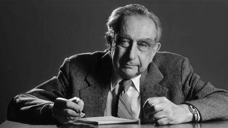 Edward Teller, 20. yüzyılın nükleer fizik ve teorik fizik tarihine damga vuran Macar-Amerikalı bir bilim insanıdır. Özellikle hidrojen bombasının geliştirilmesindeki öncü rolü nedeniyle tanınan Teller, aynı zamanda nükleer enerji, plazma fiziği, astrofizik ve savunma teknolojileri üzerine yaptığı çalışmalarla bilim tarihinin en tartışmalı isimlerinden biri olmuştur.