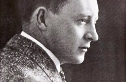 Amerikan sinemasının erken döneminde yetişen yönetmenler arasında Rowland Vance Lee, farklı türlerde üretim yapması ve sessiz sinemadan sesli filmlere geçiş sürecini bizzat yaşamasıyla dikkat çeken isimlerden biridir. Oyunculukla başladığı sanat kariyerini yönetmenlik, senaristlik ve yapımcılıkla genişleten Lee, özellikle The Count of Monte Cristo (1934), The Three Musketeers (1935) ve Son of Frankenstein (1939) gibi yapımlarla sinema tarihindeki yerini aldı.