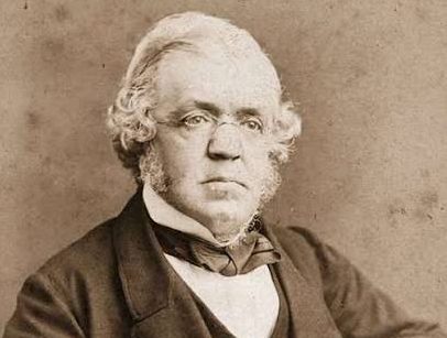 William Makepeace Thackeray, özellikle toplumun sınıfsal yapısını, insanların statü arayışını ve maddi çıkarların insan ilişkileri üzerindeki etkisini ironi ve mizahla anlatmasıyla tanınır. 1811 yılında Hindistan'ın Kalküta kentinde doğan yazar, yaşamının büyük bölümünü İngiltere'de geçirdi. Roman, şiir, gazetecilik, eleştiri ve mizah alanlarında eserler veren Thackeray, çok yönlü bir edebiyatçı olarak Viktorya dönemi kültüründe kendine özgü bir yer edindi.