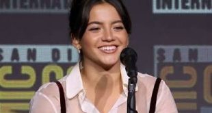 Hollywood'un genç kuşak oyuncuları arasında farklı türlerdeki yapımlarda yer almasıyla dikkat çeken Isabela Merced, oyunculuğun yanı sıra müzik ve sahne sanatlarıyla da ilgilenen çok yönlü bir sanatçıdır. Kariyerinin ilk döneminde Isabela Moner adıyla tanınan oyuncu, çocuk yaşlarda başladığı sanat yolculuğunu Broadway sahnesinden televizyona, oradan da büyük bütçeli sinema projelerine taşıdı.