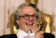 Sinema dünyasında bazı yönetmenler tek bir türle özdeşleşirken bazıları farklı alanlarda üretim yaparak kendilerine özgü bir anlatım dili oluşturur. George Miller, bu ikinci gruba giren sinemacılardan biridir. Avustralyalı yönetmen, senarist ve yapımcı; aksiyon sinemasından fantastik dramaya, animasyondan aile filmlerine kadar uzanan geniş filmografisiyle dikkat çeker. Bununla birlikte onu dünya çapında tanınan bir isim hâline getiren temel yapım, 1979 tarihli Mad Max (Çılgın Max) olmuştur.