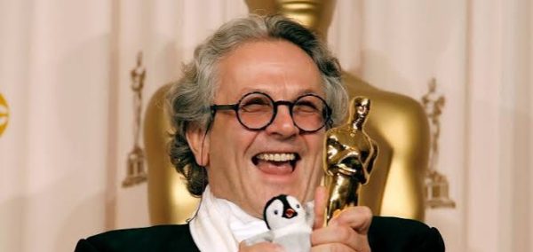 Sinema dünyasında bazı yönetmenler tek bir türle özdeşleşirken bazıları farklı alanlarda üretim yaparak kendilerine özgü bir anlatım dili oluşturur. George Miller, bu ikinci gruba giren sinemacılardan biridir. Avustralyalı yönetmen, senarist ve yapımcı; aksiyon sinemasından fantastik dramaya, animasyondan aile filmlerine kadar uzanan geniş filmografisiyle dikkat çeker. Bununla birlikte onu dünya çapında tanınan bir isim hâline getiren temel yapım, 1979 tarihli Mad Max (Çılgın Max) olmuştur.