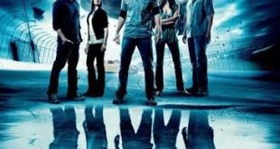 2000 yılında vizyona giren Son Durak (Final Destination), korku ve gerilim sinemasında kendine özgü bir anlatım dili oluşturan yapımlardan biridir. James Wong tarafından yönetilen film, ölümün yalnızca görünmeyen bir tehdit olarak değil, olayların arkasındaki belirleyici güç olarak ele alınmasıyla dikkat çeker. Genç karakterlerin hayatlarını kurtarmak için verdikleri mücadeleyi merkezine alan yapım, klasik slasher filmlerinden farklı olarak katili fiziksel bir karakter üzerinden tanımlamaz.