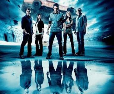 2000 yılında vizyona giren Son Durak (Final Destination), korku ve gerilim sinemasında kendine özgü bir anlatım dili oluşturan yapımlardan biridir. James Wong tarafından yönetilen film, ölümün yalnızca görünmeyen bir tehdit olarak değil, olayların arkasındaki belirleyici güç olarak ele alınmasıyla dikkat çeker. Genç karakterlerin hayatlarını kurtarmak için verdikleri mücadeleyi merkezine alan yapım, klasik slasher filmlerinden farklı olarak katili fiziksel bir karakter üzerinden tanımlamaz.