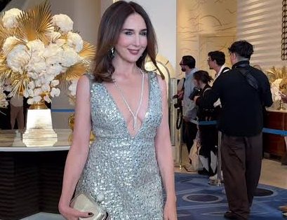 Fransız sinemasının uzun soluklu oyuncularından Elsa Zylberstein, kariyeri boyunca dramdan komediye, biyografik yapımlardan dönem filmlerine kadar çok farklı türlerde rol alan başarılı bir sinema sanatçısıdır. Özellikle karakterlerin duygusal yönlerini öne çıkaran oyunculuğuyla tanınan Zylberstein, 1990'lı yıllardan itibaren Fransa'nın önde gelen yönetmenleriyle çalışma fırsatı bulmuştur.