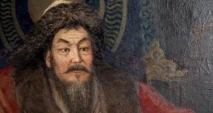 Dünya tarihinin siyasi haritasını en fazla değiştiren hükümdarlar arasında Cengiz Han özel bir yere sahiptir. Doğum adı Temuçin olan Moğol hükümdarı, 12. yüzyılın sonlarında birbirleriyle mücadele eden bozkır topluluklarını kendi liderliği altında toplamış, 1206 yılında Cengiz Han unvanını alarak Moğol İmparatorluğu'nun temellerini atmıştır.