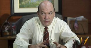 Hollywood'da bazı oyuncular vardır; isimleri başrol oyuncuları kadar sık gündeme gelmese de yer aldıkları yapımlara güçlü bir karakter duygusu kazandırırlar. John Carroll Lynch de bu isimlerden biridir. Sinema ve televizyon kariyerinde farklı türlerde çok sayıda karakteri canlandıran Amerikalı oyuncu, özellikle yardımcı rollerdeki etkili performanslarıyla tanınır.