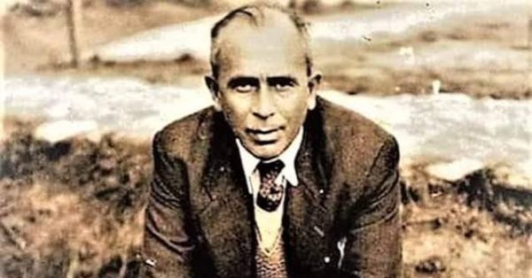 Türkiye'nin eğitim tarihinde bazı isimler yalnızca görev yaptıkları makamlarla değil, ortaya koydukları fikirlerle de kalıcı bir iz bırakmıştır. İsmail Hakkı Tonguç, bu isimlerin başında gelir. Öğretmen, eğitim yöneticisi, yazar ve eğitim düşünürü kimliklerini bir arada taşıyan Tonguç, özellikle köylerde eğitimin yaygınlaştırılması ve öğretmen yetiştirilmesi konusunda geliştirdiği projelerle tanınır.