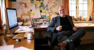 Sinema dünyasında bazı senaristler belirli bir türle özdeşleşirken bazıları farklı anlatı biçimleri arasında rahatlıkla hareket eder. William Nicholson, bu ikinci gruba dahil olan çok yönlü İngiliz yazarlardan biridir. Senaristliğin yanı sıra romancılık, tiyatro yazarlığı ve yönetmenlik yapan Nicholson; televizyon dramalarından Hollywood yapımlarına, tarihsel filmlerden kişisel ilişkilere odaklanan hikâyelere kadar geniş bir alanda eser vermiştir