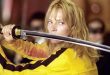 2003 yılında vizyona giren Kill Bill: Volume 1, Quentin Tarantino'nun sinema anlayışını en yoğun biçimde yansıtan yapımlardan biridir. Yönetmenin senaryosunu yazdığı ve yönettiği film, yüzeyde bir intikam hikâyesi anlatırken arka planda onlarca yıllık sinema kültüründen beslenen benzersiz bir görsel dünya kurar. Uma Thurman'ın canlandırdığı Gelin karakterinin merkezinde bulunduğu yapım; dövüş sanatları filmlerinden samuray sinemasına, spaghetti westernlerden animeye kadar farklı türleri aynı anlatının içerisinde buluşturur.