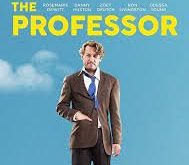 Bazı filmler büyük olayları anlatmak yerine, insanın kendi hayatına dışarıdan bakmasını sağlar. The Professor, tam da bu tür yapımlardan biri. Wayne Roberts’ın yazıp yönettiği 2018 yapımı Amerikan komedi-drama filmi, ölümcül bir hastalık teşhisiyle hayatının yönünü sorgulamaya başlayan bir üniversite profesörünün geçirdiği dönüşümü merkezine alıyor. Başrolde Johnny Depp, edebiyat profesörü Richard Brown karakterine hayat veriyor.