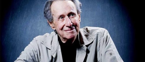 Amerikan sinemasının 1960'lı yıllarda geçirdiği büyük dönüşümün arkasındaki yönetmenlerden biri olan Arthur Penn, karakter odaklı anlatımı, geleneksel türlere getirdiği farklı bakış ve oyunculuk merkezli yönetmenlik anlayışıyla sinema tarihinde özel bir yere sahiptir. Kariyerinin en çok hatırlanan yapımı kuşkusuz Bonnie ve Clyde olsa da Penn'in sinema mirası yalnızca bu filmle sınırlı değildir. The Miracle Worker, Mickey One, Alice's Restaurant, Little Big Man, Night Moves ve The Missouri Breaks gibi yapımlar, yönetmenin farklı türlerde kendine özgü bir anlatım kurabildiğini gösterir.