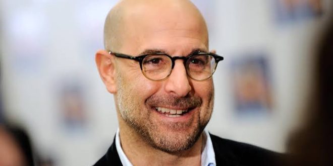 Stanley Tucci, Hollywood'un uzun soluklu kariyerlerinden birine sahip Amerikalı oyunculardan biridir. Sinema ve televizyon çalışmalarının yanı sıra yönetmenlik, senaristlik ve yapımcılık da yapan sanatçı; birbirinden oldukça farklı karakterleri başarıyla canlandırmasıyla tanınır. Dramatik rollerden komediye, biyografik yapımlardan fantastik sinemaya kadar geniş bir yelpazede çalışan Tucci, özellikle yardımcı karakterleri filmin unutulmaz parçalarından birine dönüştürme becerisiyle dikkat çekmiştir.
