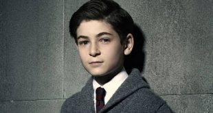 David Mazouz, özellikle televizyon dünyasında canlandırdığı genç Bruce Wayne karakteriyle tanınan Amerikalı oyunculardan biridir. Çocuk yaşlarda kamera karşısına geçen Mazouz, kariyerinin ilk dönemlerinde televizyon dizileri ve reklam projelerinde rol aldıktan sonra dikkat çekici yapımlarda yer alarak oyunculuk alanındaki başarısını ortaya koydu. Onu dünya çapında tanınır hale getiren en önemli rol ise DC Comics evreninin sevilen karakterlerinden Bruce Wayne'i canlandırdığı Gotham dizisi oldu.