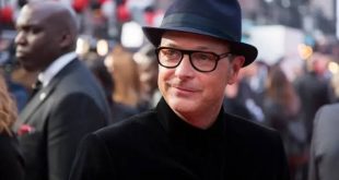 Aksiyon, macera, çizgi roman uyarlamaları ve casusluk filmleri denildiğinde son yıllarda öne çıkan yönetmenlerden biri Matthew Vaughndur. İngiliz sinemasından Hollywood'a uzanan kariyerinde hem yönetmen hem senarist hem de yapımcı olarak çalışan Vaughn, özellikle yüksek tempolu anlatımı, sıra dışı karakterleri, mizahı ve stilize aksiyon sahneleriyle tanınır. Kick-Ass, X-Men: Birinci Sınıf, Kingsman: Gizli Servis ve Kingsman: Altın Çember gibi filmler, onun sinema dünyasındaki en bilinen çalışmalarını oluşturur.