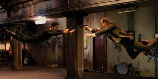 Matrix, 1999 yılında vizyona giren ve bilimkurgu ile aksiyon türlerini kendine özgü bir anlatım diliyle birleştiren önemli bir sinema yapımıdır. Wachowski kardeşler tarafından yazılıp yönetilen film, yalnızca dönemin teknolojik imkânlarını etkileyici biçimde kullanmasıyla değil, gerçeklik, özgür irade, insan bilinci ve teknoloji arasındaki ilişki üzerine düşündüren hikâyesiyle de sinema tarihinde özel bir yere sahiptir.