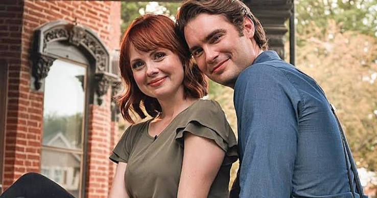 Amerikalı oyuncu Galadriel Stineman, televizyon, sinema ve video oyunları gibi farklı alanlarda çalışmalar gerçekleştiren çok yönlü bir sanatçıdır. Özellikle The Middle dizisindeki Cassidy Finch, Ben 10: Alien Swarm filmindeki Gwen Tennyson ve Until Dawn oyunundaki Ashley Brown performanslarıyla tanınır.