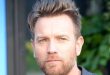 İskoç oyuncu Ewan McGregor, kariyerini tek bir karakter ya da sinema türü üzerinden şekillendirmeyen, farklı rollere uyum sağlayabilmesiyle öne çıkan başarılı bir sanatçıdır. Genç yaşta oyunculuğa ilgi duyan McGregor, İngiliz sinemasının dikkat çeken yapımlarında kendisini kanıtladıktan sonra Hollywood'un en büyük film serilerinden Star Wars ile dünya çapında tanınan bir yıldız hâline geldi.