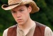 Amerikalı oyuncu James Allen McCune, televizyon dünyasında özellikle The Walking Dead ve Shameless dizilerindeki rolleriyle, sinemada ise korku türündeki Blair Witch filmiyle tanınan isimler arasında yer alıyor. Oyunculuk kariyerine genç yaşlarda başlayan McCune, zaman içerisinde yalnızca kamera önünde değil, yapımcılık, müzik ve seslendirme gibi farklı alanlarda da çalışmalar gerçekleştirdi.