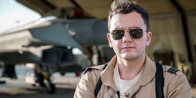 Hollywood filmlerinde izleyicilerin dikkatini genellikle oyuncular, yönetmenler ve senaristler çeker. Oysa özellikle aksiyon, macera ve bilimkurgu yapımlarında perde arkasında çalışan çok sayıda uzman, filmlerin görsel dünyasının oluşmasında önemli görevler üstlenir. Ben Skorstad da bu isimlerden biridir. Helikopter pilotluğu ve hava operasyonları alanındaki çalışmalarıyla sinema sektöründe yer alan Skorstad, çok sayıda büyük yapımın teknik ekiplerinde görev yapmıştır.