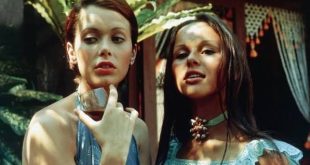Emmanuelle – Hisli Duygular, özgün adıyla Emmanuelle, Fransız sinemasının en çok tartışılan yapımlarından biri olarak 1970'li yılların kült filmleri arasında yer alır. Yönetmenliğini Just Jaeckin'in üstlendiği 1974 yapımı film, Emmanuelle Arsan'ın aynı adlı romanından sinemaya uyarlanmıştır. Başrolde Sylvia Kristel'in yer aldığı yapım, yalnızca erotik sinemanın değil, dönemin Avrupa sinemasında cinsellik, özgürlük, evlilik ve bireysel kimlik gibi konuların ele alınış biçiminin de dikkat çekici örneklerinden biridir.