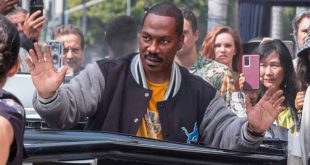 Eddie Murphy, Amerikan komedisinin en tanınmış isimleri arasında yer alan, oyunculuğunun yanı sıra senaristlik, yapımcılık, yönetmenlik ve müzik çalışmalarıyla da dikkat çeken çok yönlü bir sanatçıdır. Genç yaşta sahneye çıkan Murphy, kısa sürede televizyon dünyasının ardından Hollywood'un merkezine ulaşmayı başardı.
