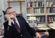 Bazı filmler büyük olayları anlatmak yerine, insanın kendi hayatına dışarıdan bakmasını sağlar. The Professor, tam da bu tür yapımlardan biri. Wayne Roberts’ın yazıp yönettiği 2018 yapımı Amerikan komedi-drama filmi, ölümcül bir hastalık teşhisiyle hayatının yönünü sorgulamaya başlayan bir üniversite profesörünün geçirdiği dönüşümü merkezine alıyor. Başrolde Johnny Depp, edebiyat profesörü Richard Brown karakterine hayat veriyor.