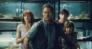 2018 yılında vizyona giren Jurassic World: Yıkılmış Krallık, Jurassic Park serisinin beşinci filmi ve 2015 yapımı Jurassic Worldün devamı olarak sinemaseverlerin karşısına çıktı. Orijinal adı Jurassic World: Fallen Kingdom olan film, serinin önceki yapımlarından farklı olarak yalnızca dinozorların yarattığı tehlikeye odaklanmakla kalmıyor; insanlığın bu canlılarla kurduğu ilişkinin sonuçlarını da daha geniş bir çerçevede ele alıyor.