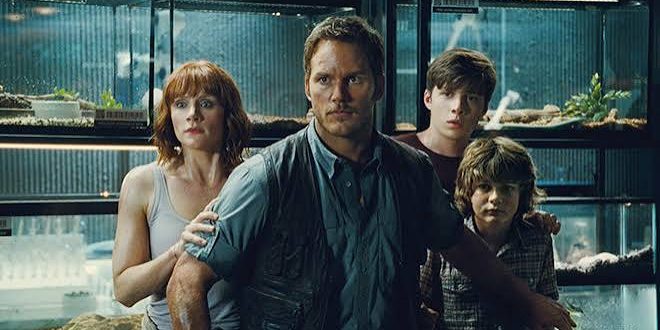 2018 yılında vizyona giren Jurassic World: Yıkılmış Krallık, Jurassic Park serisinin beşinci filmi ve 2015 yapımı Jurassic Worldün devamı olarak sinemaseverlerin karşısına çıktı. Orijinal adı Jurassic World: Fallen Kingdom olan film, serinin önceki yapımlarından farklı olarak yalnızca dinozorların yarattığı tehlikeye odaklanmakla kalmıyor; insanlığın bu canlılarla kurduğu ilişkinin sonuçlarını da daha geniş bir çerçevede ele alıyor.