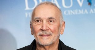 Frank Langella, oyunculuk kariyerini yalnızca kamera karşısındaki performanslarıyla değil, tiyatro sahnesindeki güçlü varlığıyla da şekillendiren Amerikalı sanatçılardan biridir. Uzun yıllara yayılan kariyeri boyunca korku sinemasının unutulmaz karakterlerinden dramatik ve gerçek kişiliklere kadar birbirinden farklı rolleri başarıyla canlandırmıştır. Dracula, Richard Nixon, Sherlock Holmes ve çeşitli politik ya da otoriter karakterler, onun geniş oyunculuk yelpazesinin farklı örneklerini oluşturur.
