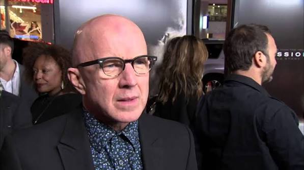 Hollywood'da bazı oyuncular vardır; isimleri gişeyi tek başına belirlemese de yer aldıkları yapımlara güçlü bir karakter duygusu kazandırırlar. Arliss Howard da bu oyunculardan biridir. Kariyeri boyunca başrollerin yanı sıra unutulmaz yardımcı karakterleri canlandıran Howard, sinema ve televizyonun yanı sıra tiyatroda da kendisini kanıtlamış çok yönlü bir sanatçıdır.