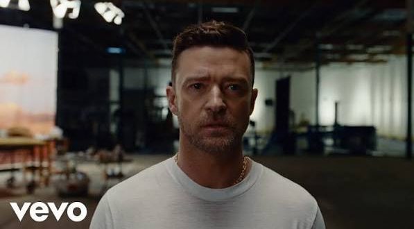 Justin Timberlake, çocuk yaşlarda başladığı eğlence dünyası kariyerini dünya çapında bir müzik kariyerine ve ardından sinema çalışmalarına dönüştüren çok yönlü Amerikalı sanatçılardan biridir. Şarkıcı, şarkı yazarı, dansçı, oyuncu ve prodüktör kimlikleriyle tanınan Timberlake, özellikle 2000'li yıllarda pop müziğin değişen yüzünü temsil eden isimlerden biri haline geldi.
